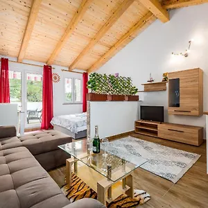 Heidi 2 Apartament